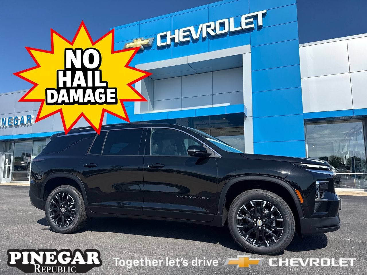 2026 Chevrolet Traverse LT in Mosaic Black Metallic — front three-quarter view