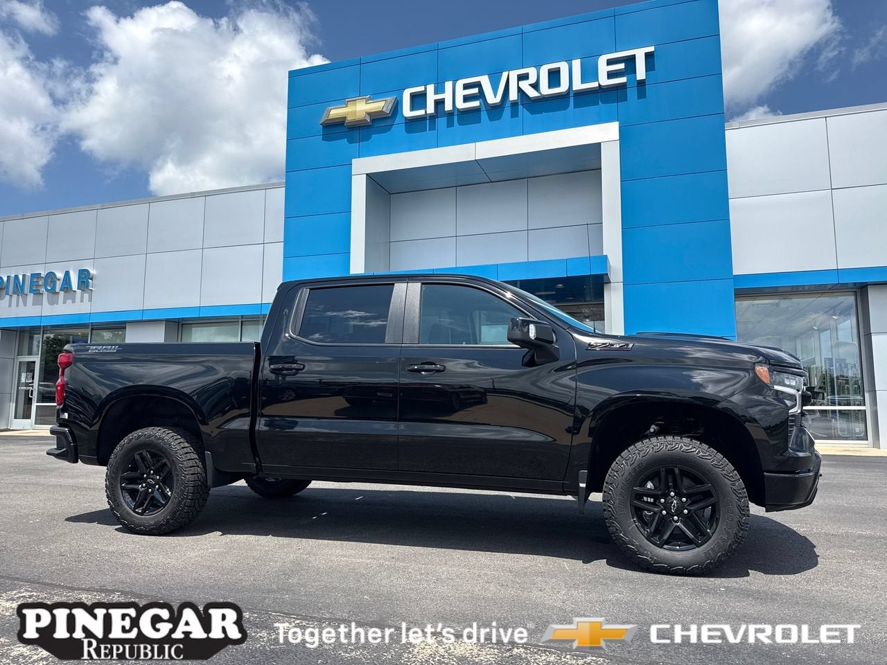 2026 Chevrolet Silverado 1500 LT Trail Boss in Black — front three-quarter view